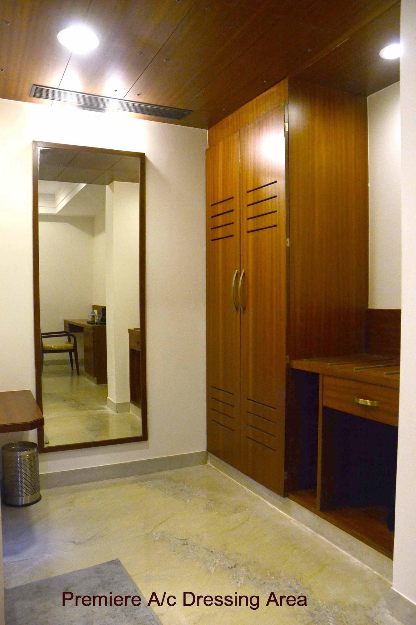 Raya'S Grand Hotel Kumbakonam Exterior foto