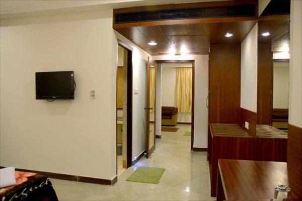 Raya'S Grand Hotel Kumbakonam Exterior foto